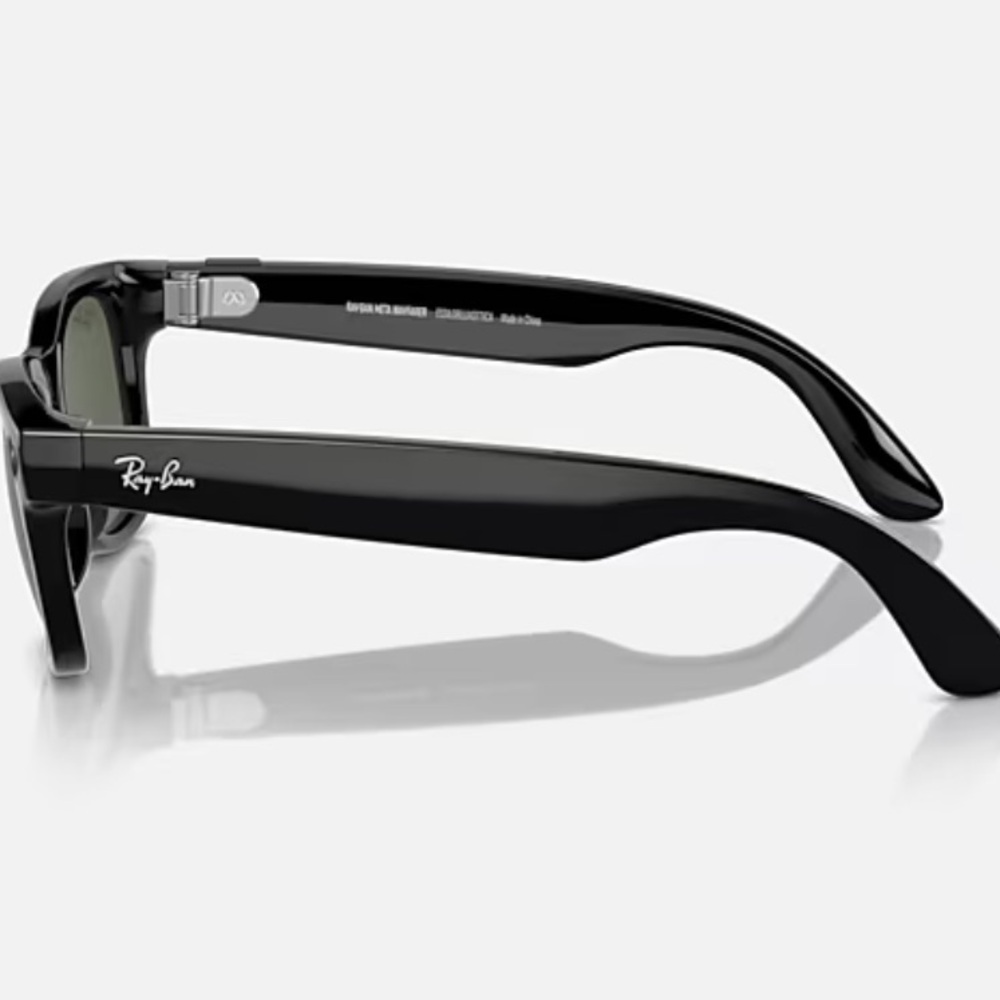 Ray-Ban Wayfarer Meta Smart Black Sunglasses with Brown Case - Picture 4 of 8